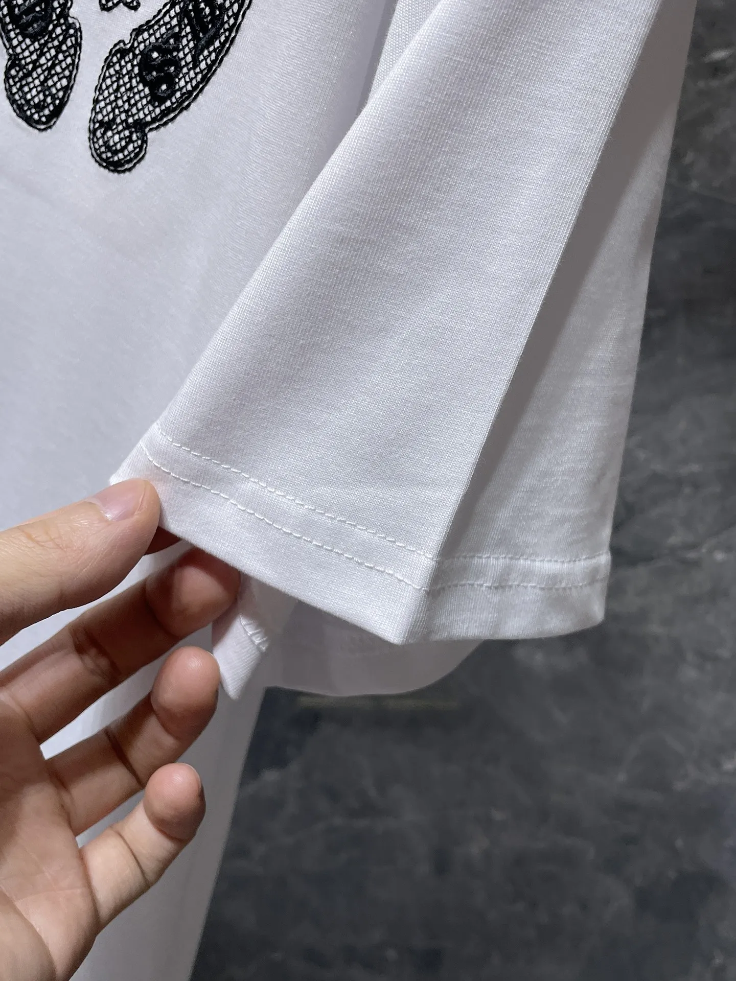 P160 New Chrome Hearts 25ss for summer. High-weight, environmentally friendly and high-quality top-quality fabric. 260g~270g. Cro cross and horseshoes embroidered short sleeves. Counter synchronization. 1:1 replica version. Recommended colors: white, black.